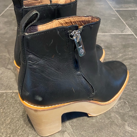 Antonio Melani Black Leather Platform Clog Boots - Size 7M - Picture 5 of 10